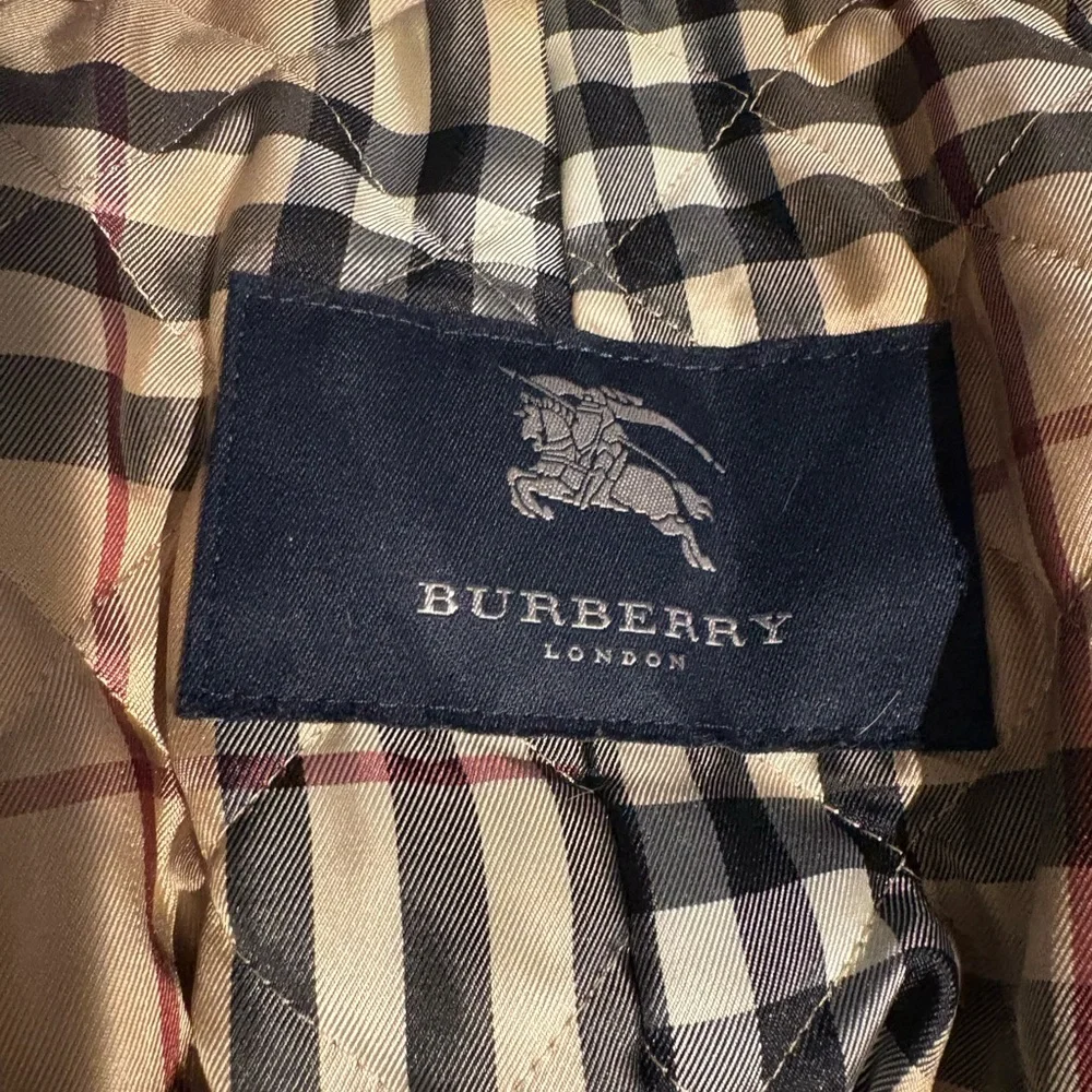 Women’s Burberry Black Trench Coat with Fur Trim Collar Nova Check Cuffs S/XL - Picture 8 of 16